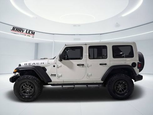Used 2022 Jeep Wrangler Unlimited Sport w/ Xtreme Recon 35" Tire Package AWD/4WD image 6