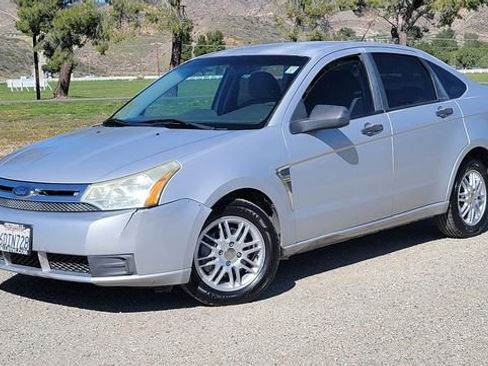 Used 2008 Ford Focus SE image 2