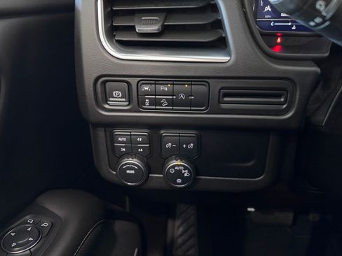 Certified 2024 Chevrolet Suburban Premier AWD/4WD image 25