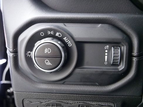 Used 2024 Jeep Gladiator Sport w/ Premium Package image 36