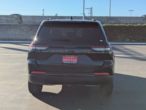 Used 2024 Jeep Grand Cherokee Altitude image 9