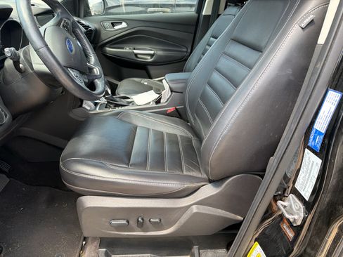 Used 2018 Ford Escape Titanium w/ Ford Safe & Smart Package AWD/4WD image 9