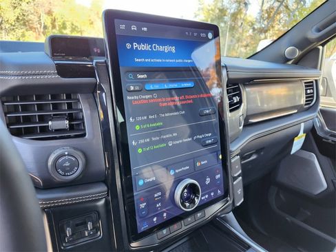 New 2023 Ford F150 Lightning Platinum image 21