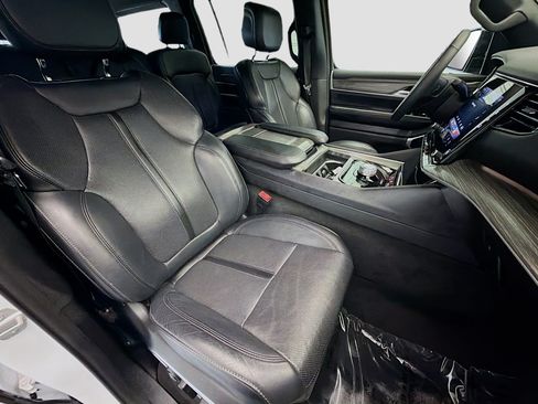 Used 2024 Jeep Wagoneer Series II w/ Flexible Seating Group RWD image 15