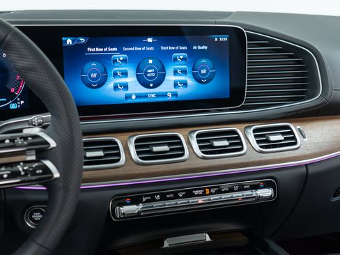 New 2026 Mercedes-Benz GLS 450 4MATIC image 19