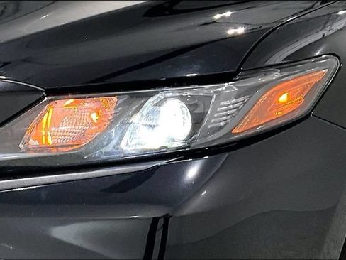 Used 2022 Toyota Camry SE FWD image 37