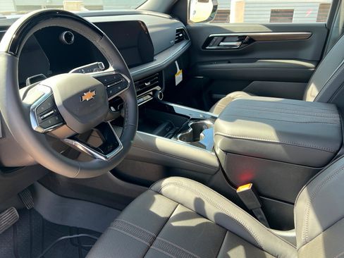 New 2026 Chevrolet Suburban High Country AWD/4WD image 16