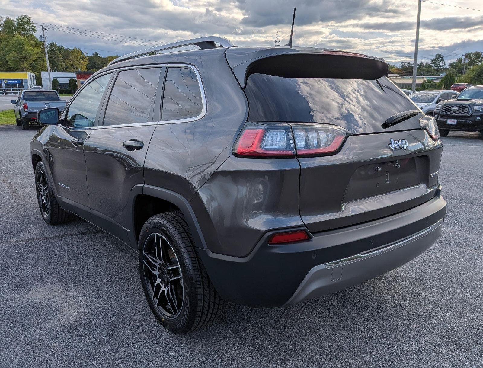 Used 2020 Jeep Cherokee Limited FWD image 8
