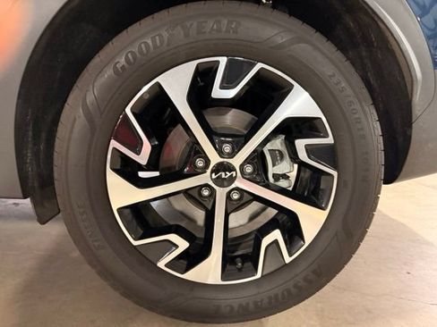 Used 2023 Kia Sportage EX AWD/4WD image 9