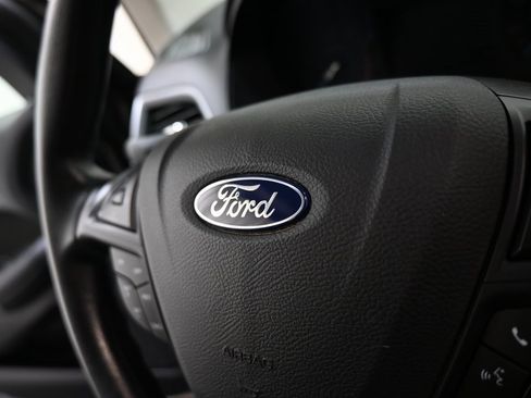 Used 2019 Ford Edge SE image 25