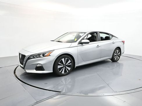Used 2022 Nissan Altima 2.5 SV image 3