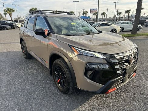 Used 2025 Nissan Rogue SV w/ Rock Creek Premium Package image 9