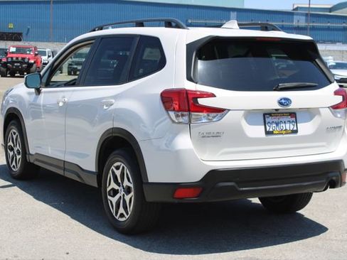 Used 2023 Subaru Forester Premium AWD/4WD image 3