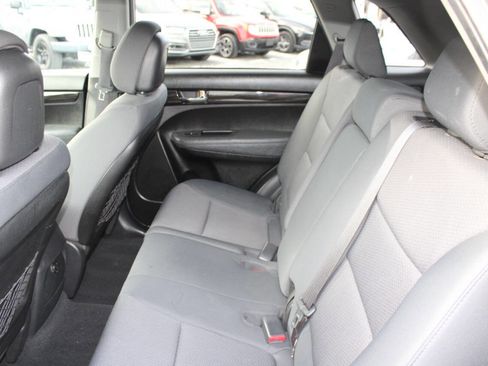 Used 2013 Kia Sorento LX image 18