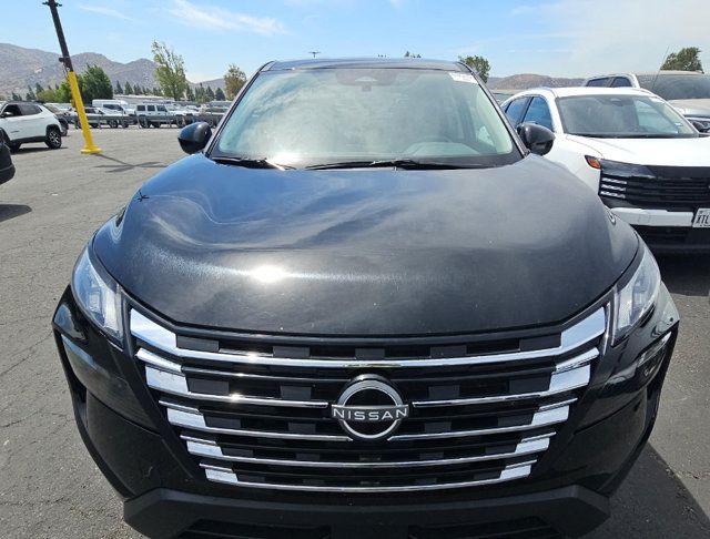 Used 2025 Nissan Rogue SV AWD/4WD image 2