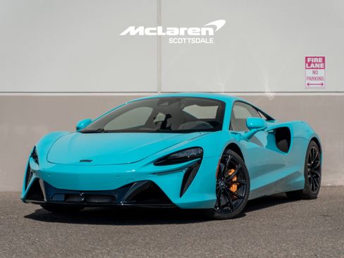 Used 2024 McLaren Artura image 2