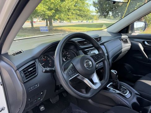 Used 2018 Nissan Rogue S FWD image 10