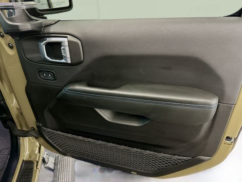 Used 2025 Jeep Wrangler Unlimited Rubicon 4xe image 33