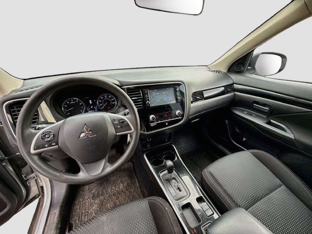 Used 2020 Mitsubishi Outlander ES FWD image 9