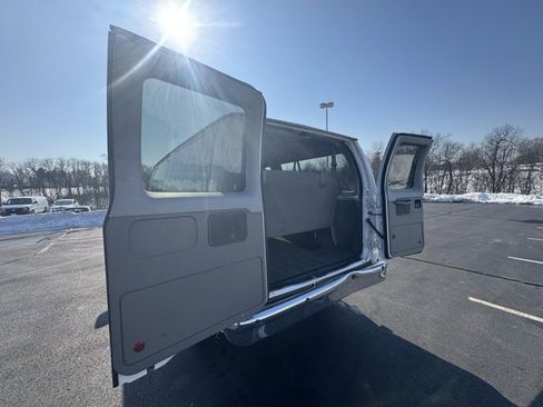 Used 2011 Ford E-350 and Econoline 350 XLT image 18