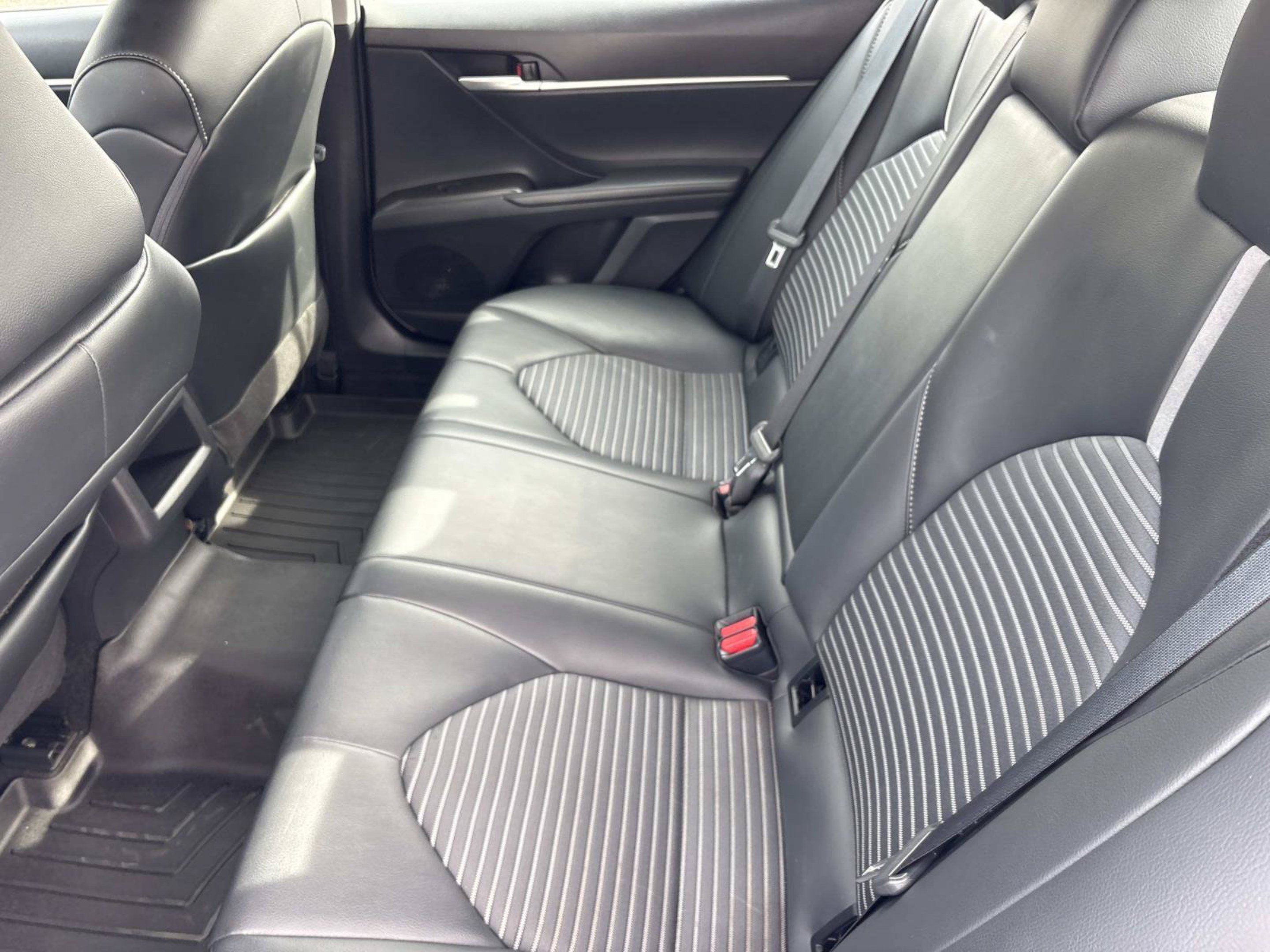 Used 2024 Toyota Camry SE w/ Cold Weather Package FWD image 16