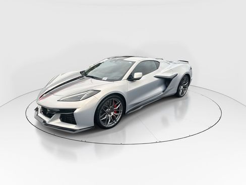 Used 2024 Chevrolet Corvette Z06 w/ Chrome Exterior Badge Package RWD image 4