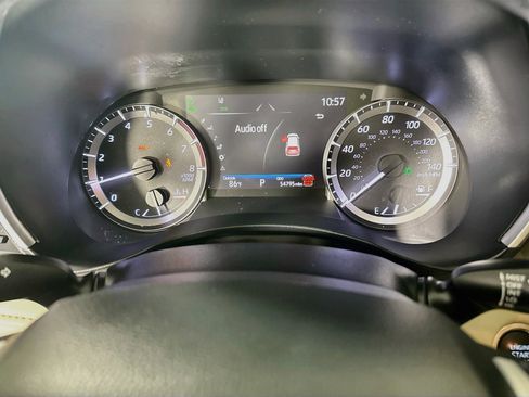 Used 2024 Toyota Highlander XLE FWD image 19