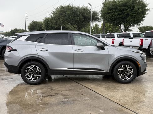 Used 2024 Kia Sportage LX FWD image 3