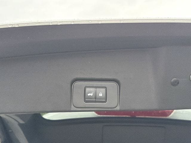 Used 2025 Nissan Rogue SV FWD image 11