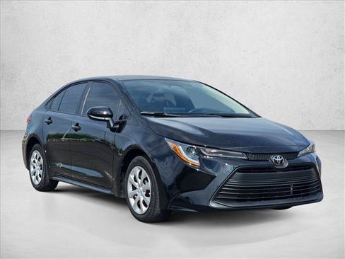 Used 2025 Toyota Corolla LE FWD image 3