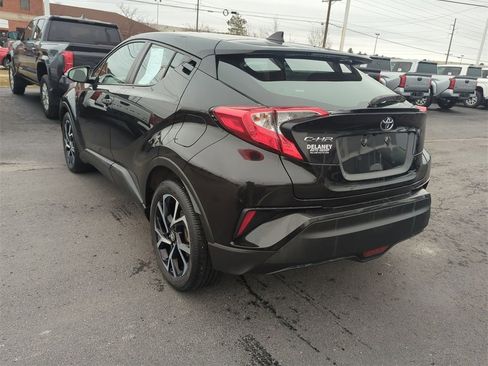 Used 2018 Toyota C-HR XLE image 6