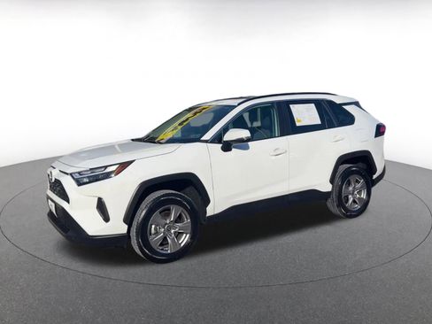 Used 2025 Toyota RAV4 XLE image 8