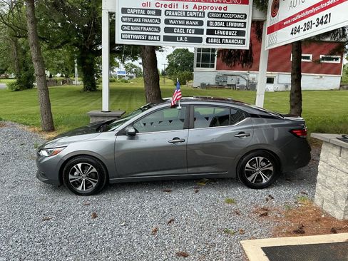 Used 2022 Nissan Sentra SV FWD image 2