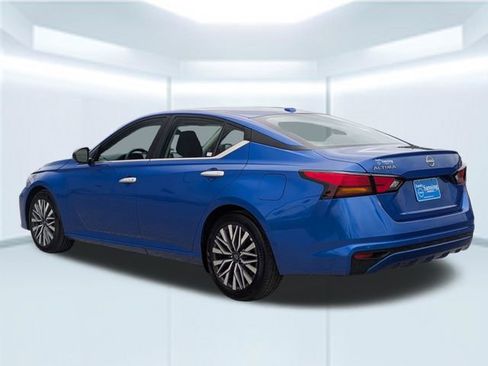 Used 2025 Nissan Altima 2.5 SV FWD image 4