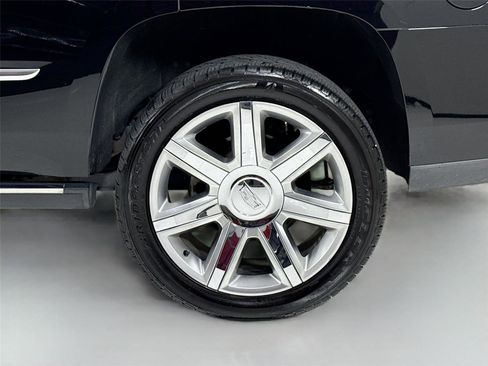 Used 2018 Cadillac Escalade Premium Luxury image 40