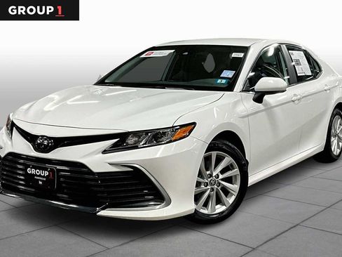 Certified 2023 Toyota Camry LE image 1