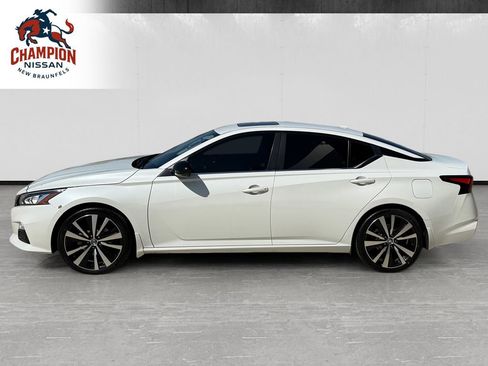 Used 2020 Nissan Altima 2.5 SR w/ Premium Package FWD image 2