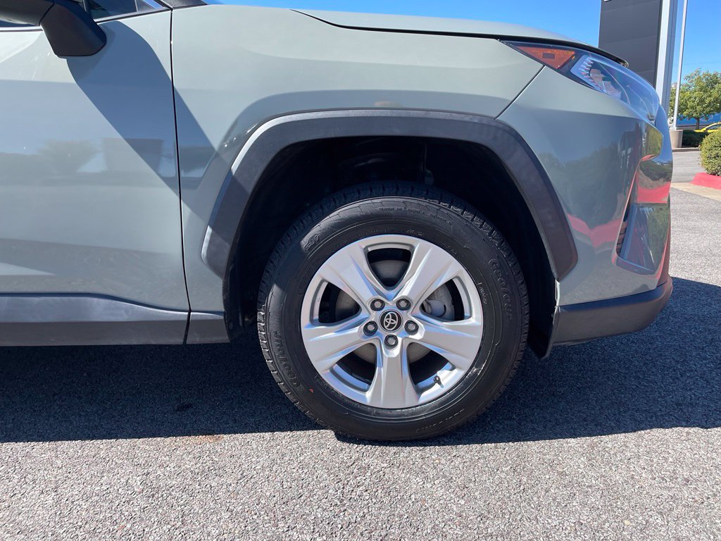 Used 2021 Toyota RAV4 XLE AWD/4WD image 31