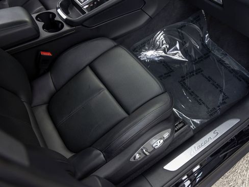 Certified 2022 Porsche Macan S AWD/4WD image 55