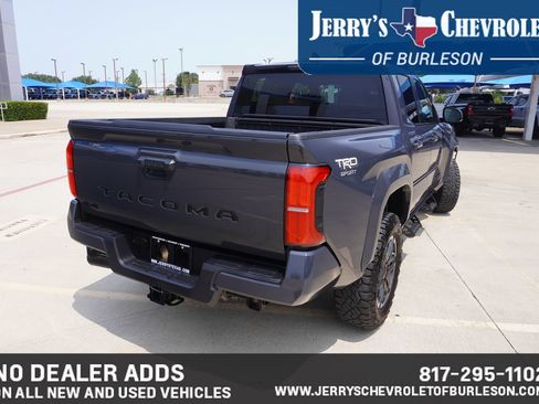 Used 2025 Toyota Tacoma TRD Sport AWD/4WD image 5