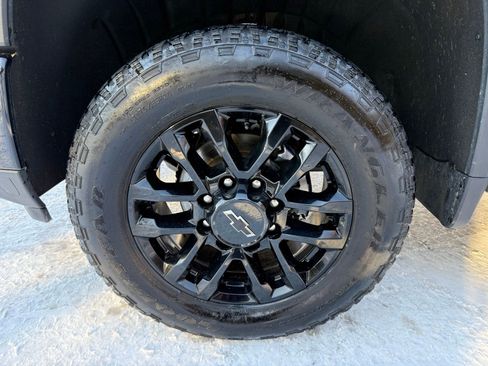 Used 2025 Chevrolet Silverado 2500 Custom w/ Custom Value Package image 18