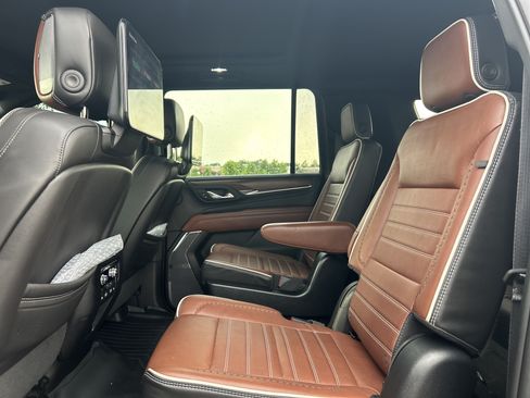Used 2023 GMC Yukon XL Denali Ultimate AWD/4WD image 26