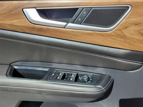 Used 2025 Volkswagen Atlas SE image 12