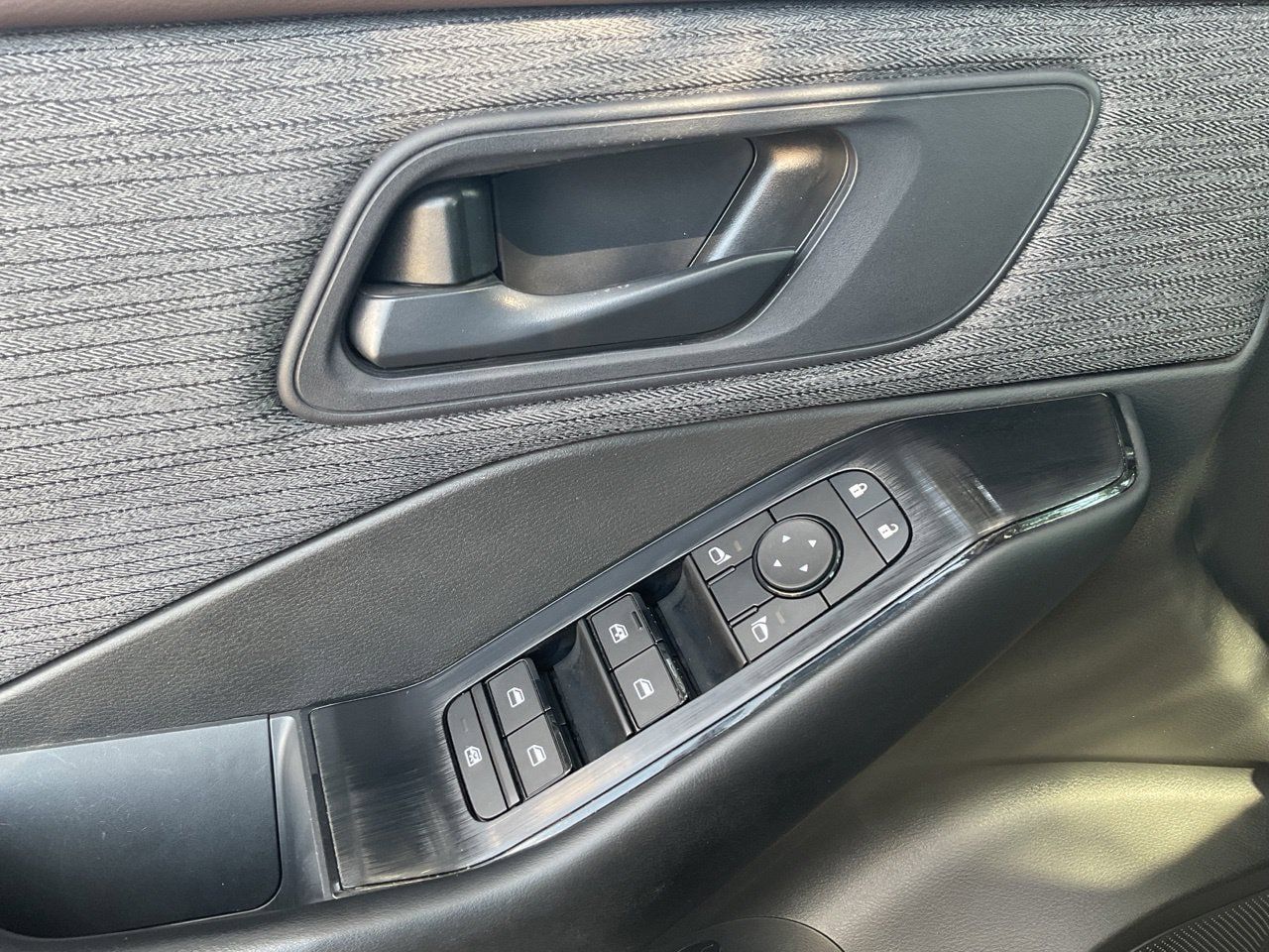 Used 2023 Nissan Rogue S FWD image 20