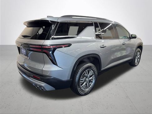Used 2024 Chevrolet Traverse LT AWD/4WD image 8
