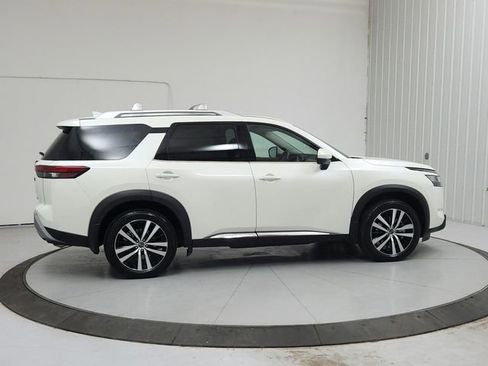 Used 2024 Nissan Pathfinder Platinum FWD image 8