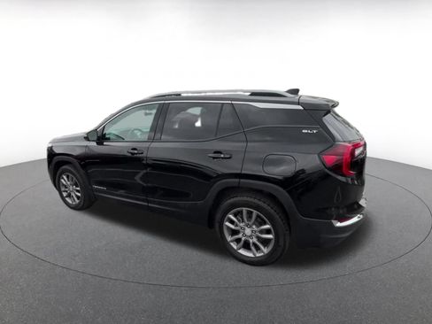 Used 2024 GMC Terrain SLT AWD/4WD image 10
