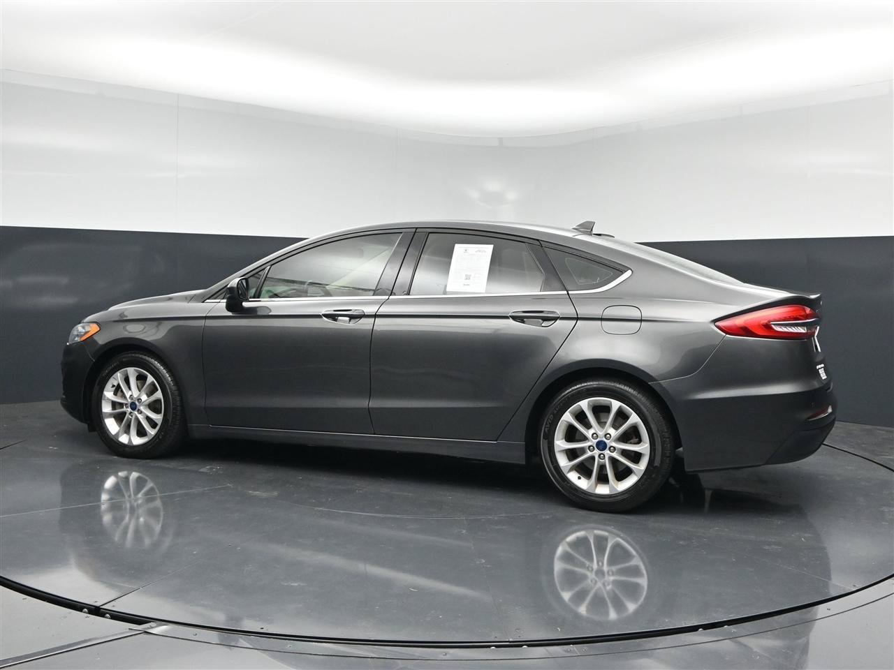 Used 2019 Ford Fusion SE FWD image 8