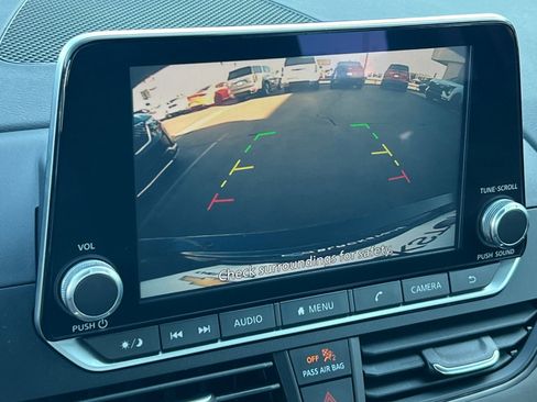 Used 2024 Nissan Altima 2.5 SV image 18