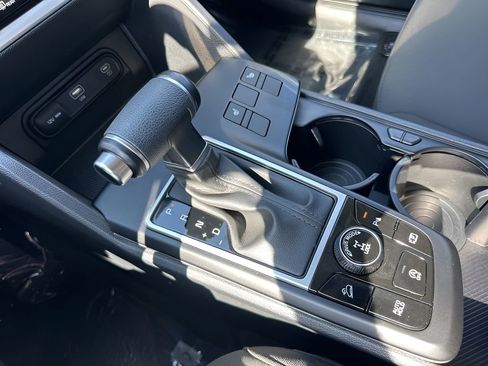 Used 2025 Kia Sportage LX image 15